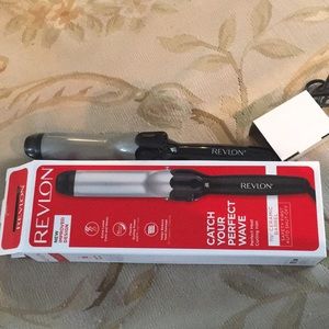 Revlon 1 1/2” Curling Iron New Never Been Used